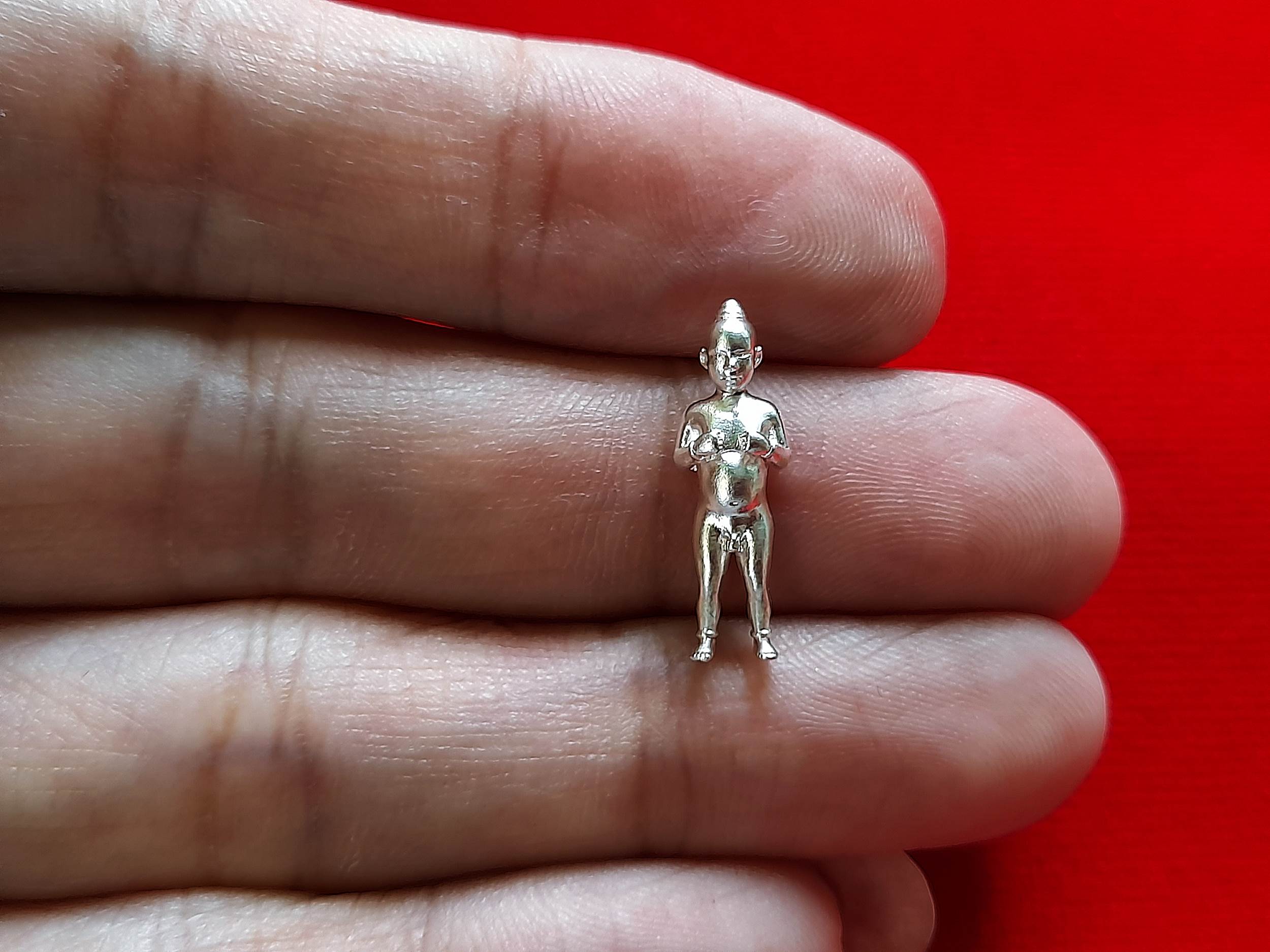 กุมาร หนูนุ้ย (ขนาดพกพา มีกำไลที่ข้อมือ) พิธีใหญ่ รุ่นแรก วัดโมคลาน จ.นครศรีธรรมราช ปี2565 เนื้อโลหะบรอนซ์ ชุบเงิน งานระดับจิ้วเวอร์รี่ #รับประกันแท้ - (แถมของพิเศษเสกในพิธี ลูกปัดมหาเสน่ห์+ดอกบานไม่รู้โรย)