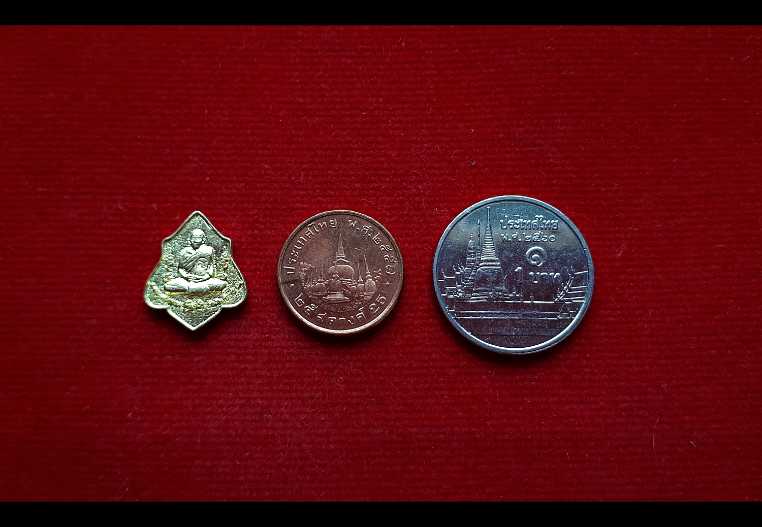 เหรียญ (เม็ดแตงจิ๋ว) หัวแหวน ทรงโล่ หลวงพ่อกวย วัดโฆสิตาราม (วัดบ้านแค) หลังยันต์ครู เนื้อทองชนวนทองทิพย์