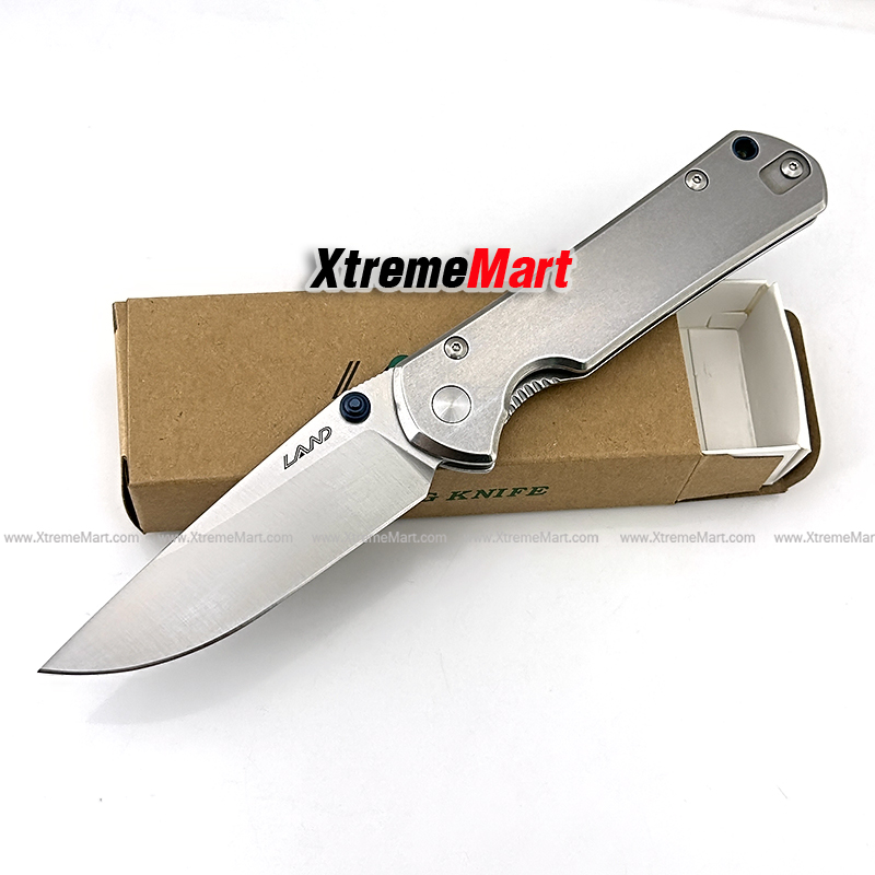 มีดพับ LAND รุ่น 912 (ล็อตใหม่ หมุดสีน้ำเงิน) ใบมีดสแตนเลส ระบบ Frame Lock Stainless Steel Folding Knife(ด้ามเงิน ใบเงิน)
