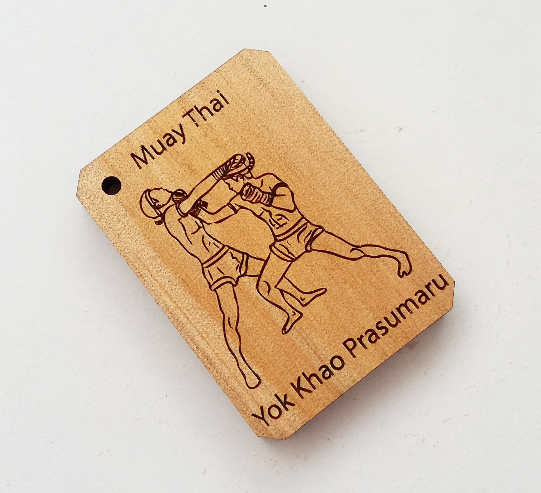 พวงกุญแจไม้แกะสลัก แม่ไม้มวยไทย-ยกเขาพระสุเมรุ