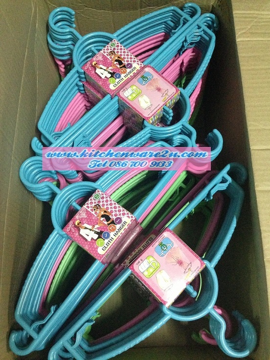 P07714 ไม้แขวนเสื้อสีหวาน เส้นหนา แพค 5 สีหวาน DMT (20*40.5*0.65 cm) D4-2 ราคาส่งต่อ 4 กล่อง: 96 แพค: 480 อัน