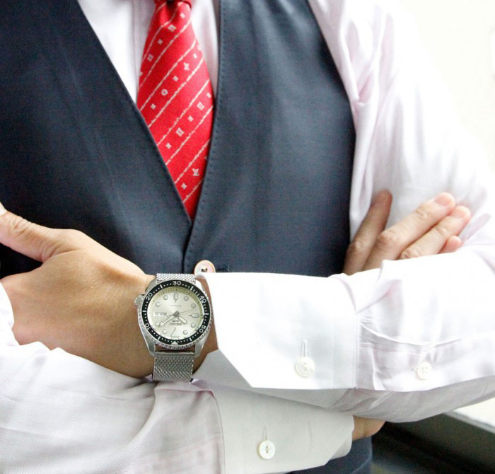 Karnvera Shop นาฬิกาข้อมือผู้ชาย Seiko 5 Sports Champagne Dial Stainless Steel Mesh Automatic SRPE75K1 Mens Watch