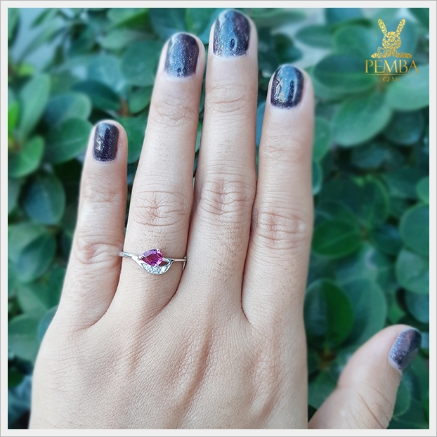 แหวนพิงค์ทัวร์มาลีนแท้ สีชมพูหวานๆ ทรงหยดน้ำมีเอกลักษณ์ เรียบหรู