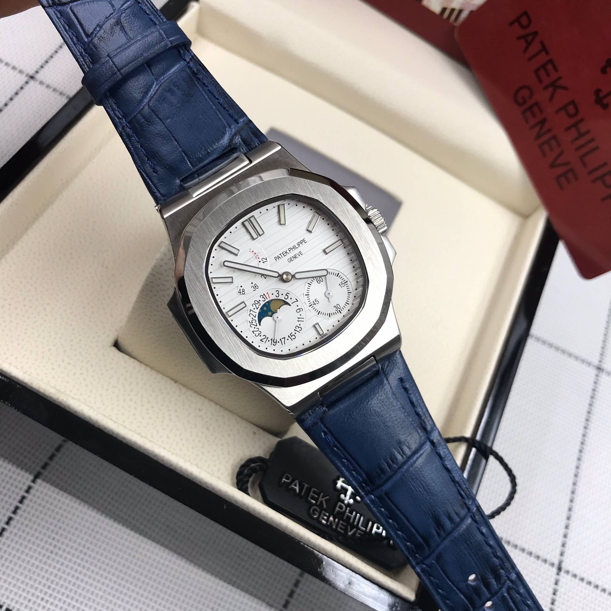 นาฬิกา Patek Philippe รุ่น Men"s Nautilus Power Reserve Moonphase Calendar
