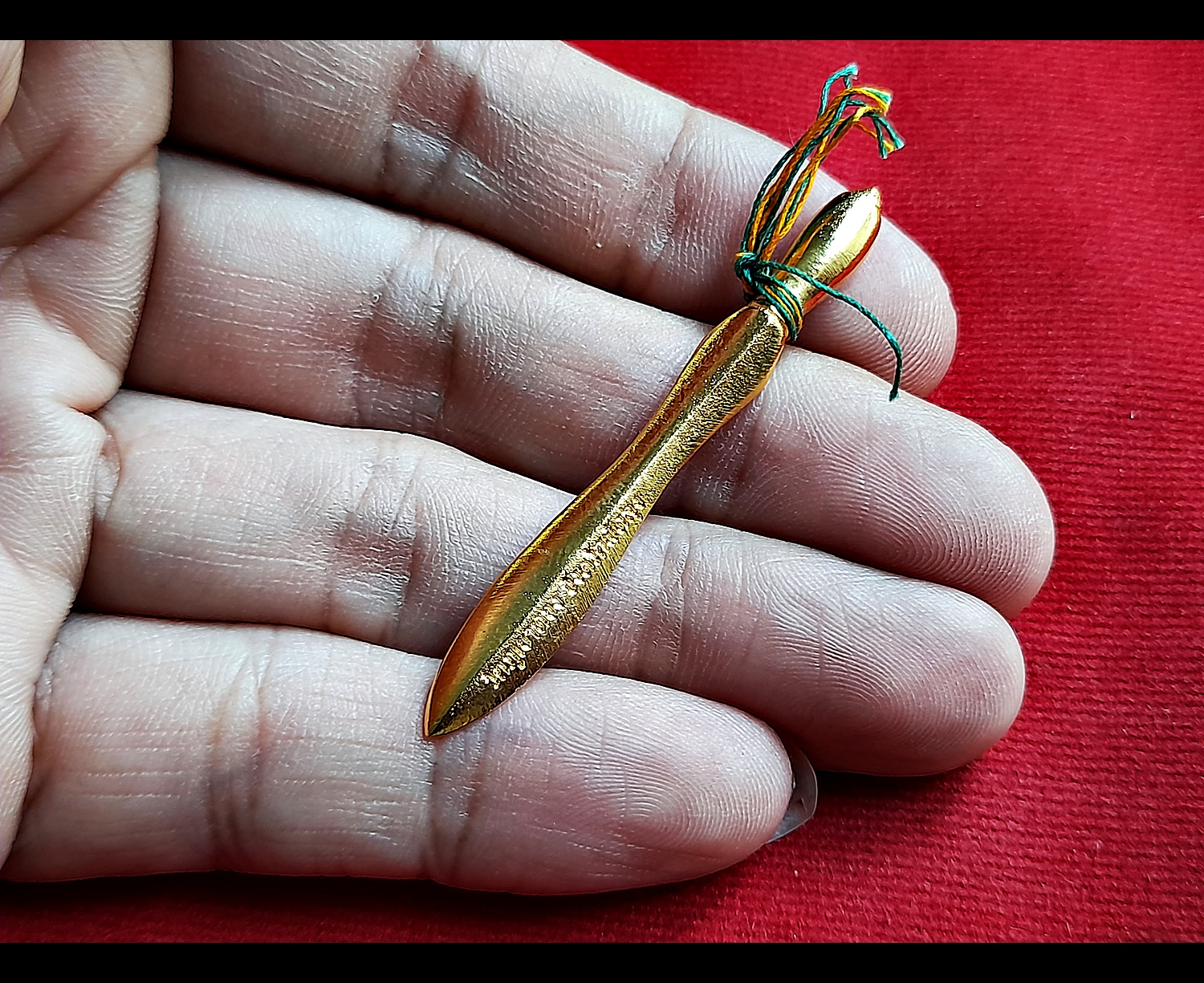 พระขรรค์ พันด้าย7สี รุ่นแรก (เนื้อ 4 กษัตริย์ เนื้อชนวน เนื้อกะไหล่ทอง เนื้อกะไหล่เงิน เนื้อกะไหล่นาก) ปี2556 (#รับประกันแท้ ตอกเลข ตอกโค็ด) - หลวงพ่อท่านคล้อย วัดภูเขาทอง พัทลุง (สายวัดเขาอ้อ)