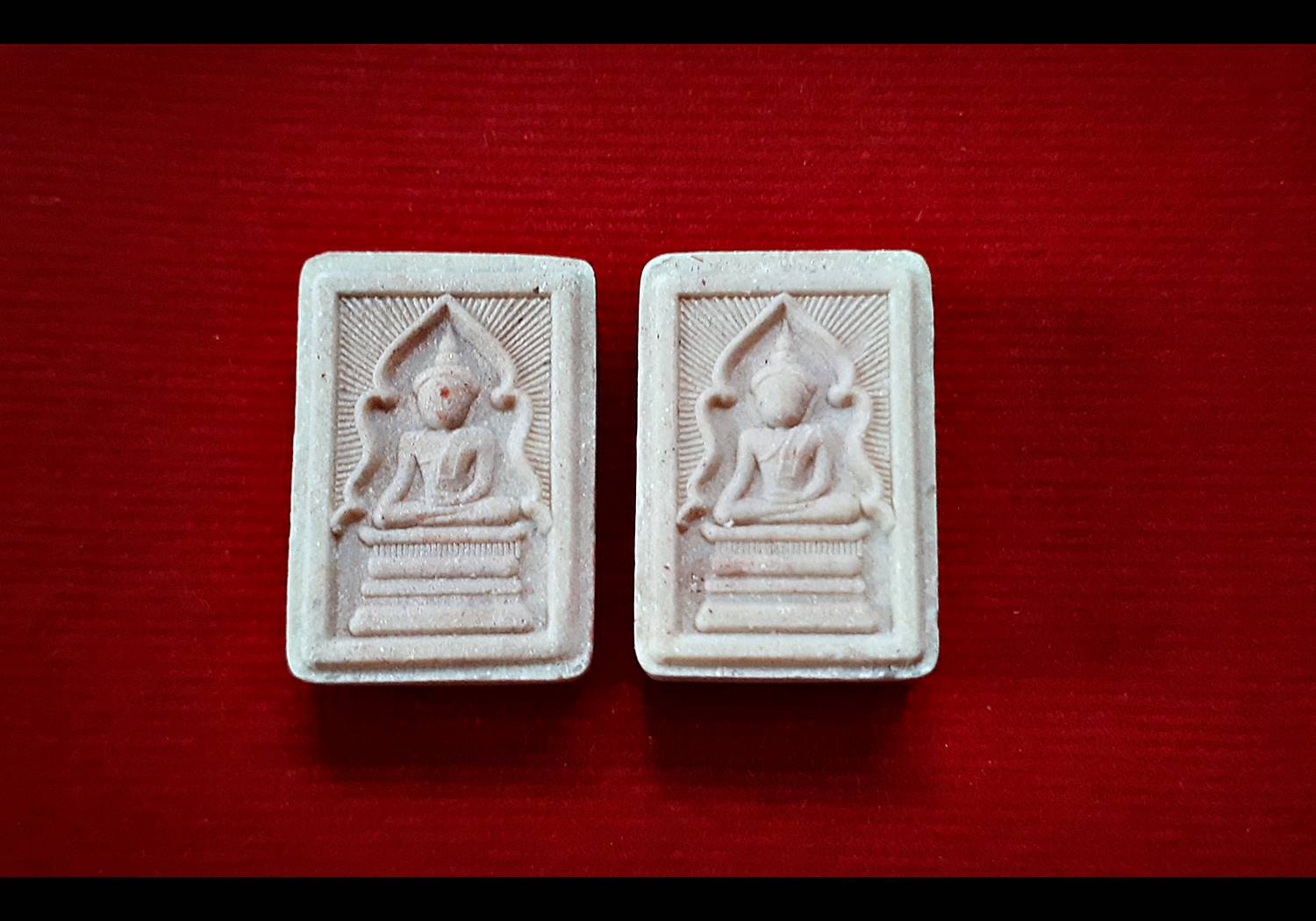 พระสมเด็จแหวกม่าน(พระแหวกม่าน) หลวงพ่อวิชัย วัดหัวเด่น หลังฝั่งตะกรุดปั้มรอยนิ้วมือ เนื้อผง