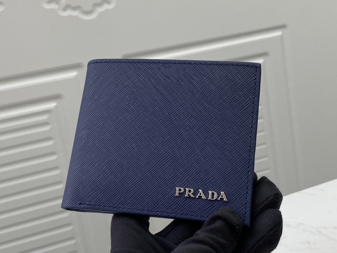 กระเป๋าสตางค์ pd saffiano short wallet ผู้ชาย ใบสั้น สีน้ำเงินกรมท่า มีหลายลายกดดูเพิ่ม