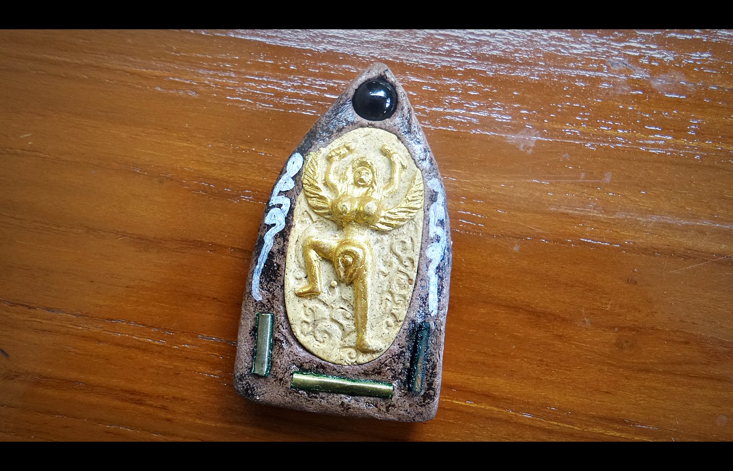 อิ้นขี่เพชรพญาธร และ ขุนแผนพรายสิเน่หา ด้านหลังฝังนางกินรี หลวงปู่ครูบาคำเป็ง