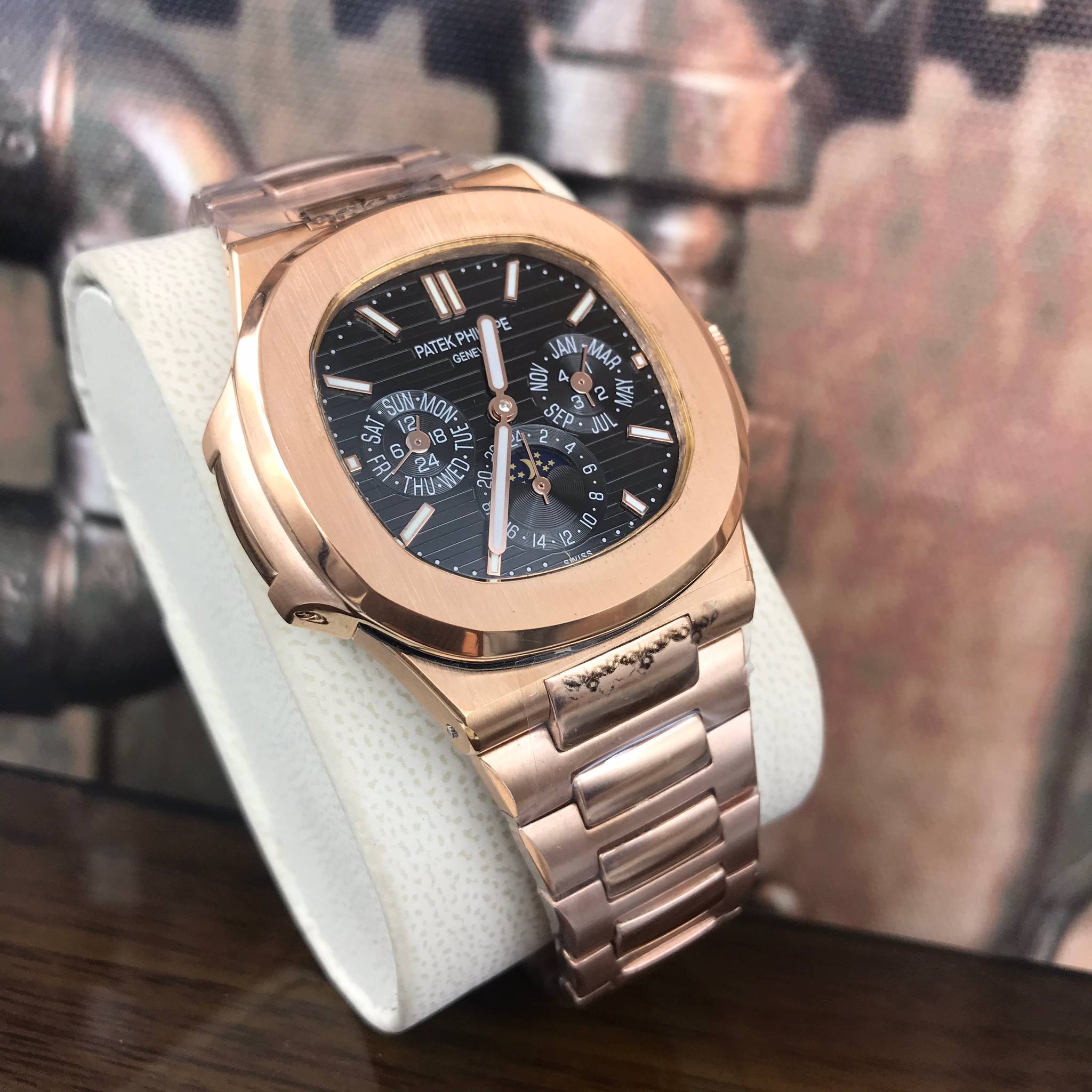 นาฬิกา Patek Philippe รุ่น Men's Nautilus Chronograph สีพิ้งสายเลสสีเงิน หน้าปัดสีดำ
