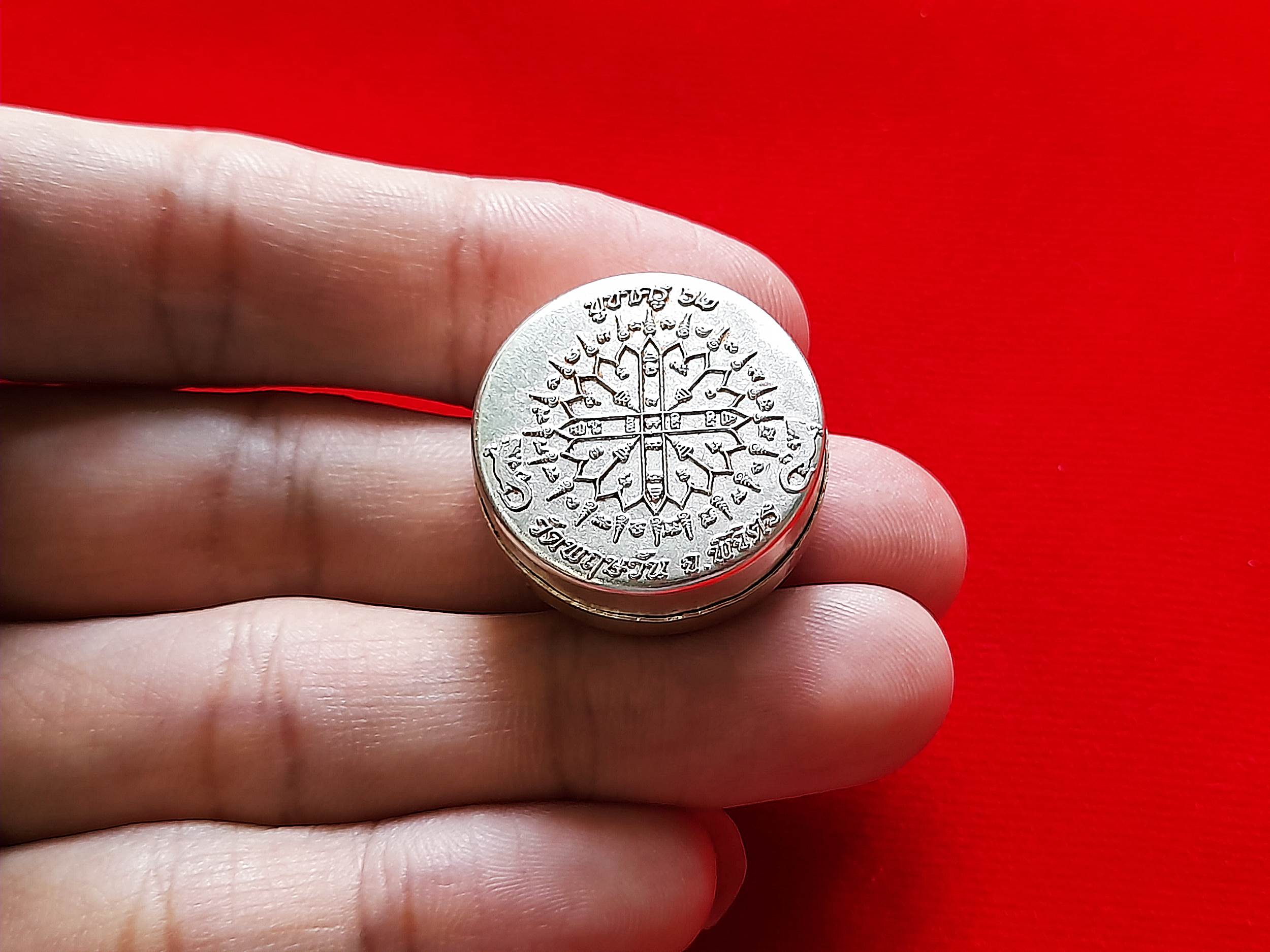 สีผึ้ง หน้า หลวงพ่อหน่าย วัดบ้านแจ้ง ตลับเนื้อเงินแท้(ผสมมวลสารเก่าหลวงพ่อหน่าย วัดบ้านแจ้ง) #รับประกันแท้ - หลวงพ่อพิมพ์(ศิษย์ หลวงพ่อหน่าย วัดบ้านแจ้ง)