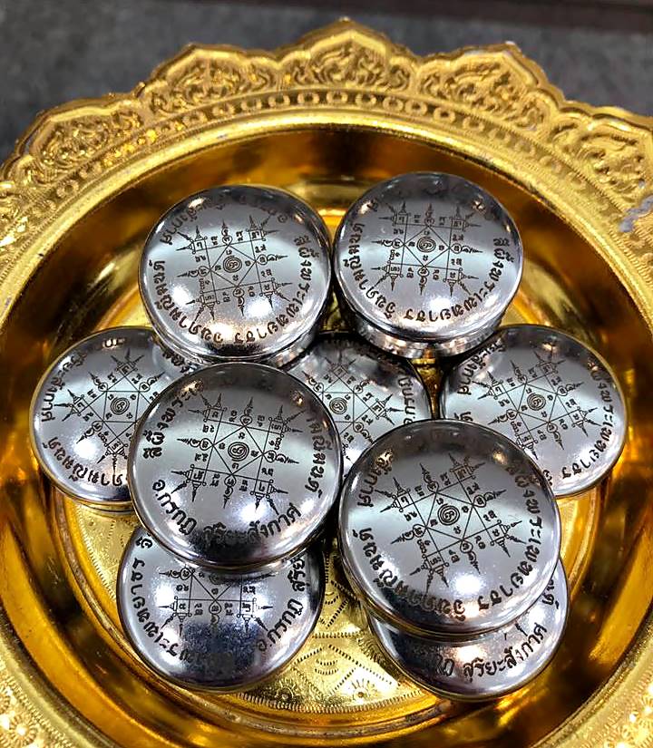 สีผึ้ง พระเทพพระพญาธรจินดามณีมนต์ ตลับโลหะ (รวมผสมสีผึ้งเก่าของพระเกจิยุคเก่าๆ) (อ.กรกฎ สุริยะสังกาศ พระวิหารเทวสถิตย์ มูลนิธิสรรพราเชนทร์)