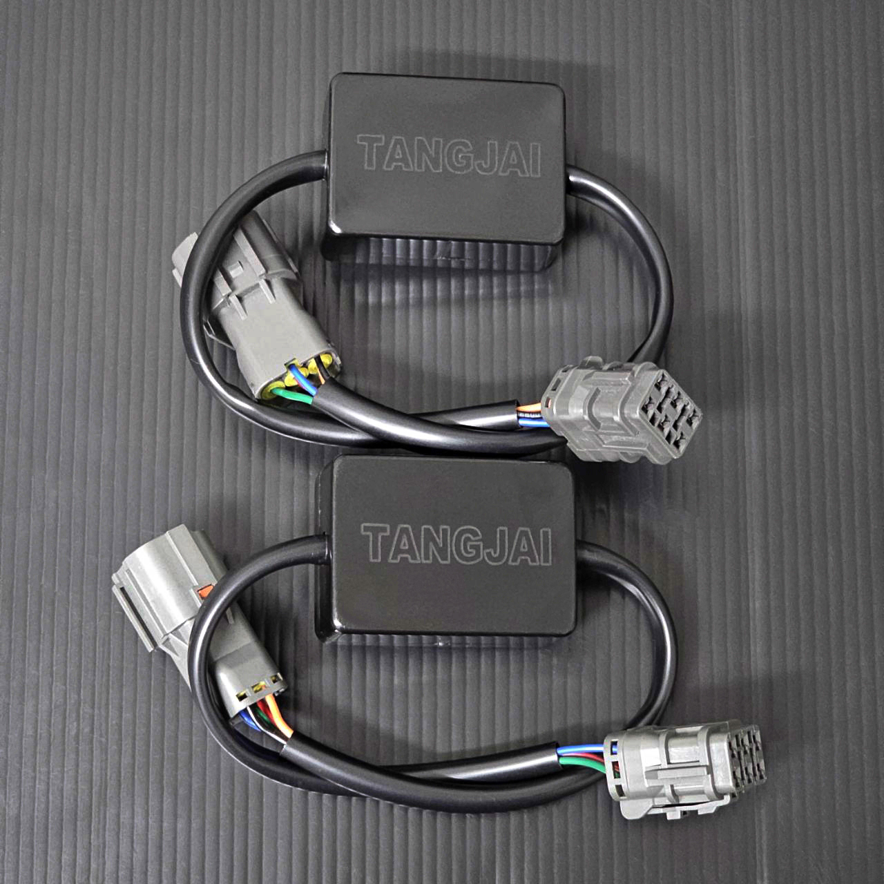 ชุดแปลงไฟเบรค 4 เส้น ใช้สำหรับไฟท้าย D-MAX 2024 หรือ ไฟท้าย 2012-2019 ที่เป็นลาย 2024 ช่วยการมองเห็นที่ดีขึ้นกว่าแบบเดิม ราคาต่อ 1 ชุด = L+R