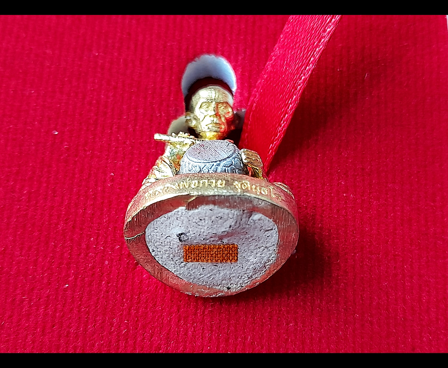 รูปหล่อ หลวงพ่อกวย วัดโฆสิตาราม ทำน้ำมนต์ (เข้าพิธีอฐิษฐานจิตปลุกเสก39พิธี) ฐานบรรจุมวลสารเก่าและ#เกศา#จีวร หลวงพ่อกวย (ขนาดห้อยคอ 1.5ซม) ปี2561 #รับประกันแท้