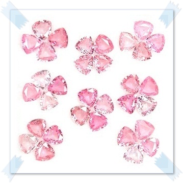 ปาปิยอง 4.2 มิล Pink Sapphire จัดเซ็ท 32 เม็ด หนักรวม 7.77 กะรัต โทนสีชมพูสีอ่อนจนถึงสีปานกลางปนๆกัน เนื้อดี สะอาดไม่มีตำหนิ รูปร่างสามเหลี่ยม