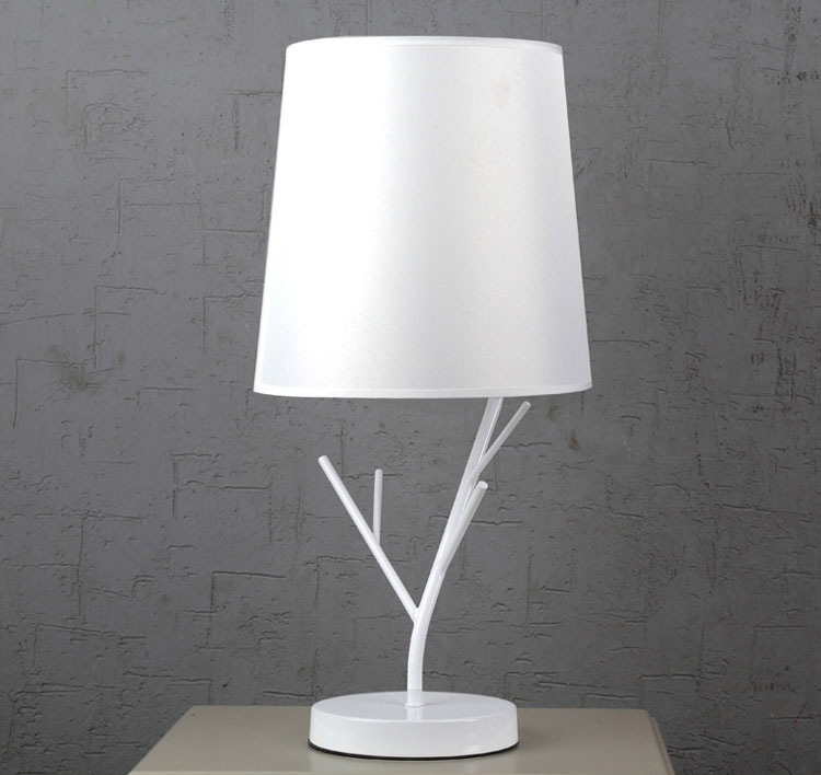 โคมไฟตั้งโต๊ะโมเดิร์นลายกิ่งไม้ สีดำ,สีขาว [T002]