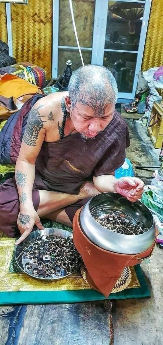 แหวน นิ้วเพชรพระอิศวร ชี้ให้รวย เนื้อนวะโลหะเต็มสูตร (ส่วนผสมของทองคำ) ปี2562 (สร้างเพียง599วง) #รับประกันแท้ - หลวงปู่อุดมทรัพย์(พระอาจารย์จ่อย) วัดเวฬุวัน จ.ศรีสระเกษ จัดสร้างและดำเนินการปลุกเสก