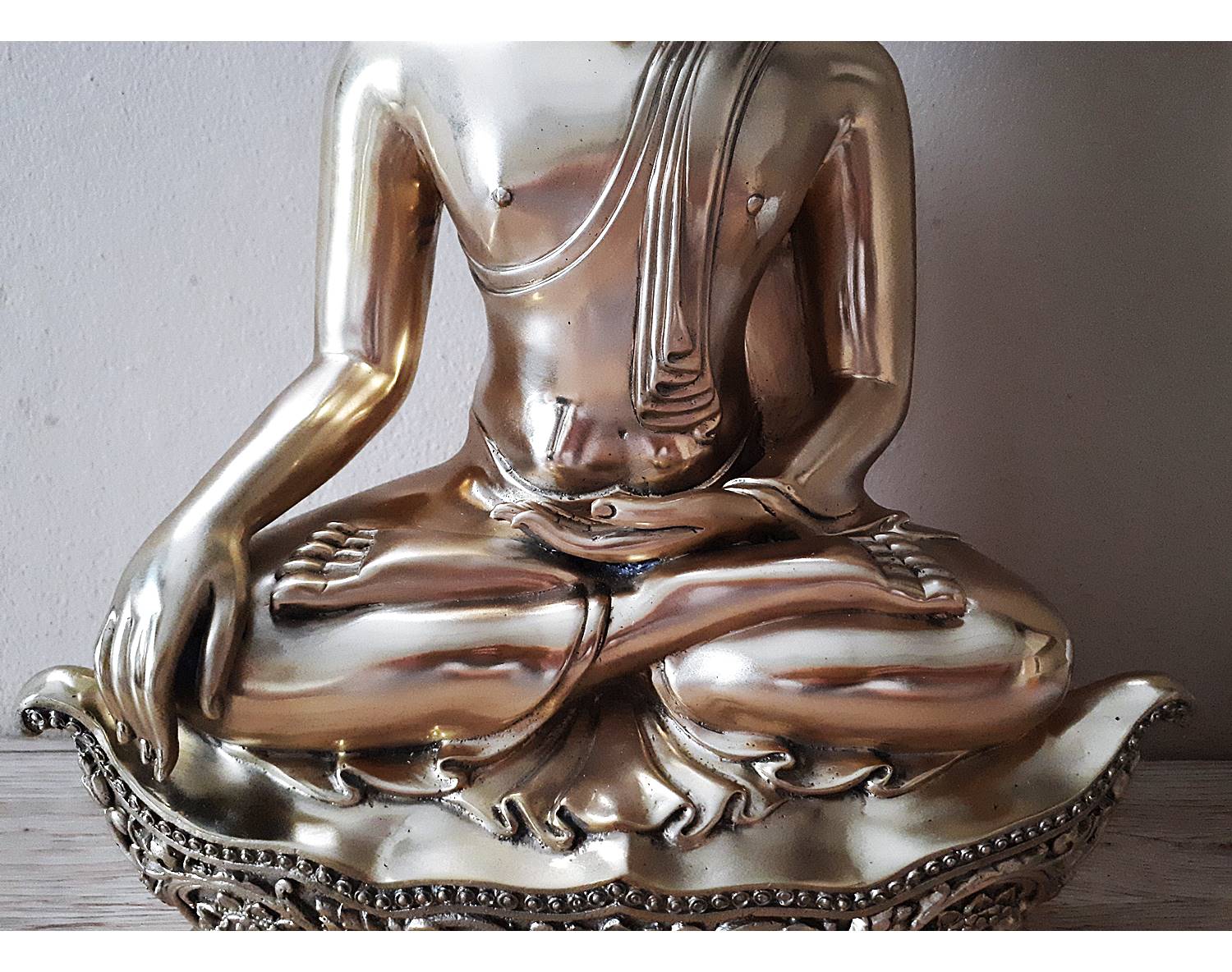 รูปหล่อ หลวงพ่อหายโศก(พระหายโศก) (ขนาดบูชา หน้าตัก9นิ้ว) เนื้อทองเหลืองปัดเงา ปี2561