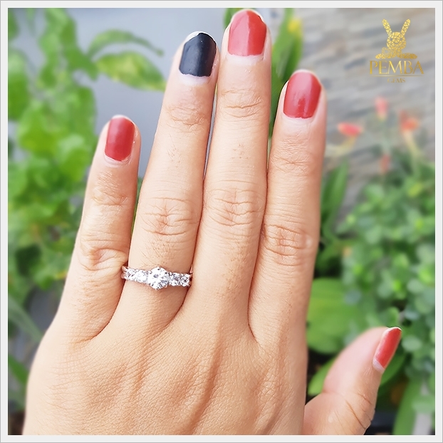 แหวนเพทายขาวแท้ สวยใสประกายเพชร แหวนอัญมณีคู่ใจ แหวนพลอยแท้