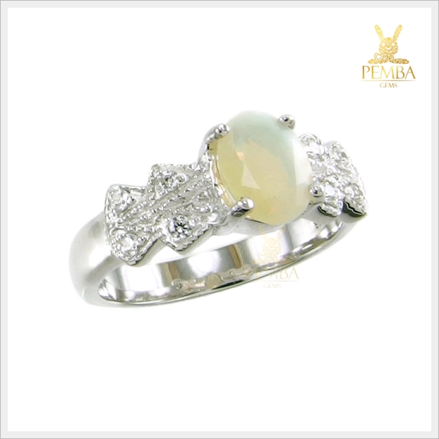 แหวนโอปอลขาว อัญมณีศิลปะสีเหลือบรุ้ง ใส่เพิ่มเสน่ห์ความมั่นใจ แหวนพลอยแท้