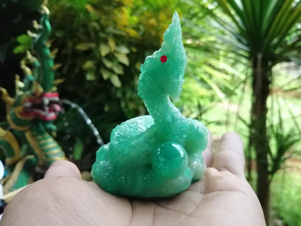 รูปหล่อ พญานาค เนื้อเรซิ่นสีหยก ตาเพชรสีแดง (งานหล่อด้วยเทคนิคพิเศษ​ ภายในองค์มีสะเก็ดหิน ด้านในทุกองค์) (สูง7.9ซม)