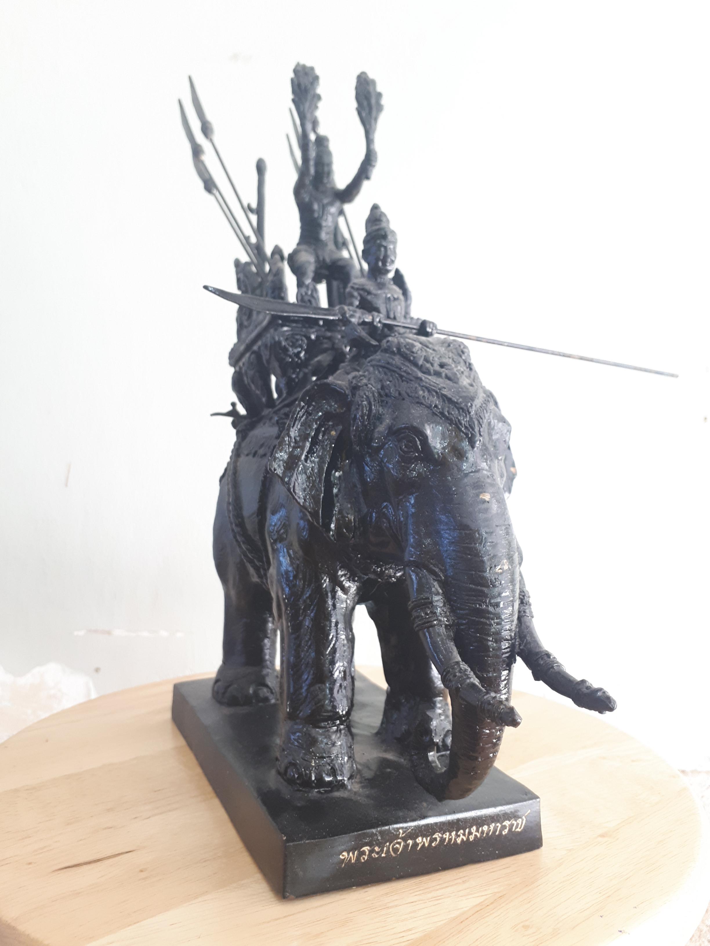 รูปหล่อ พระเจ้าพรหมมหาราช ทรงประทับขี่ช้างศึก ช้างพลายประกายแก้ว ออกศึก เนื้อโลหะรมดำ ปี2555 #รับประกันแท้ (องค์ใหญ่ ขนาด สูง14นิ้ว ฐาน7นิ้ว)