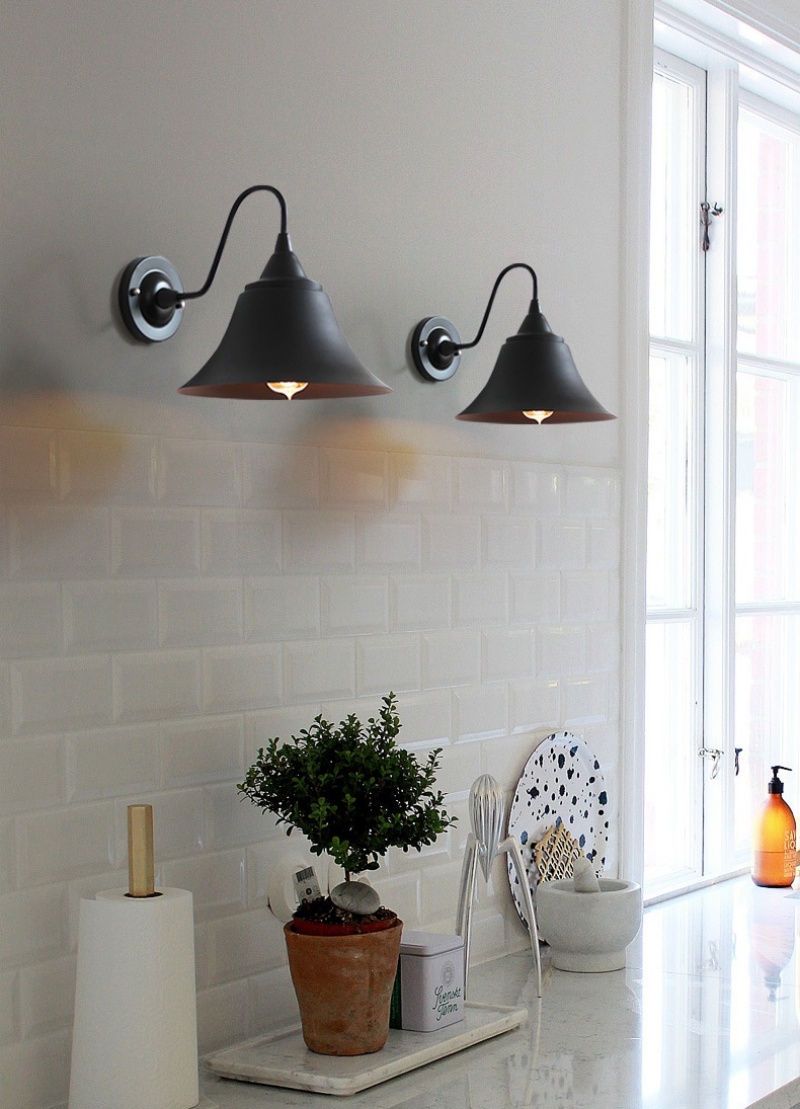 โคมไฟติดผนังเหล็กก้านทรงโค้งสไตล์วินเทจสีดำ [RYD022-X2]