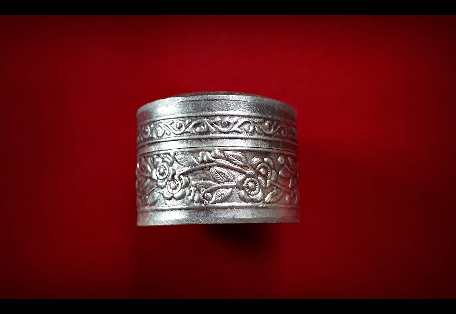 ตลับ(ใส่สีผึ้ง ใส่แป้ง) ลายดอกไม้ เนื้อเงินแท้