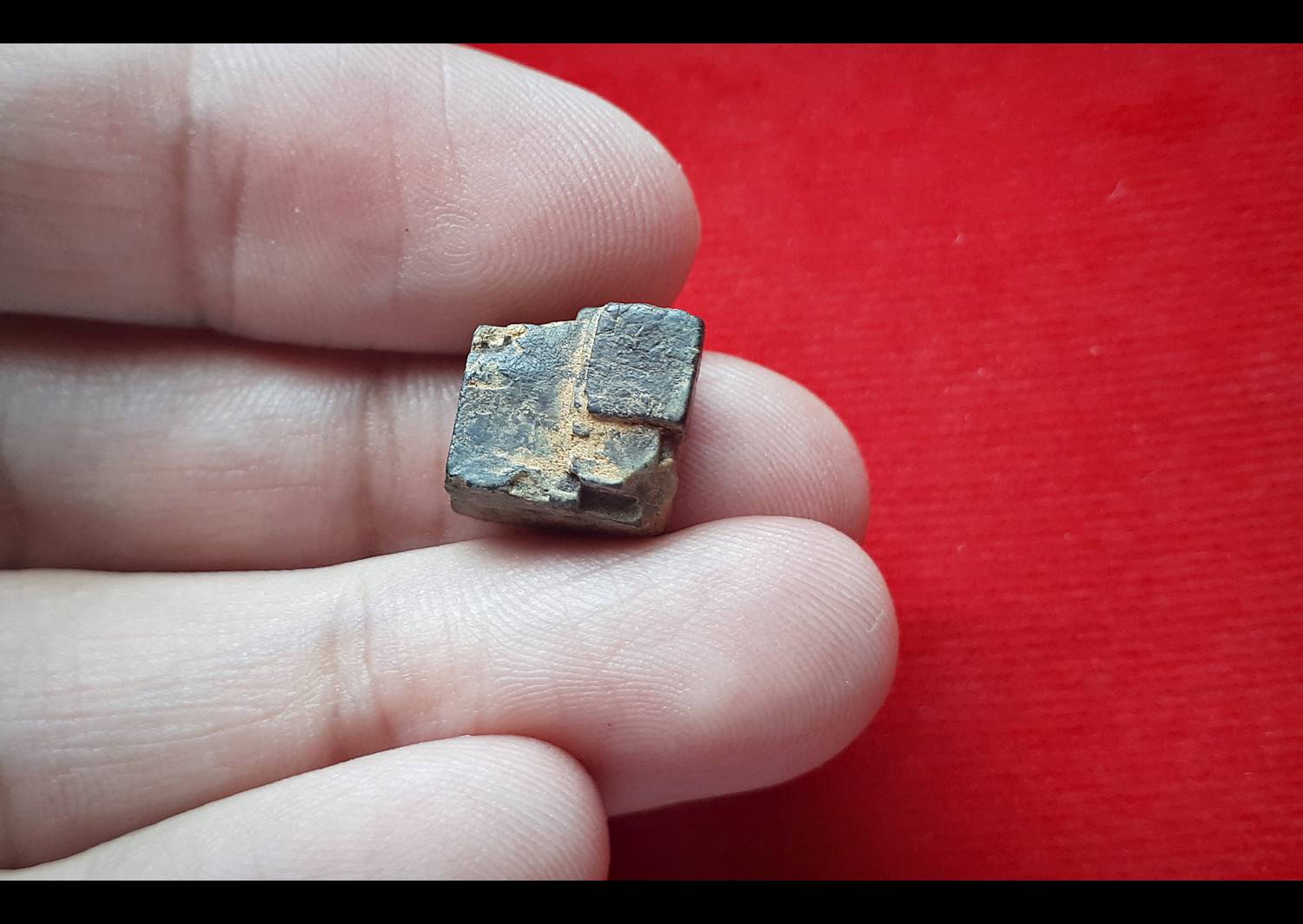 แร่ ข้าวตอกพระร่วง (เสาร์ ๕ วัดท่าขนุน ๙ กุมภาพันธ์ ๒๕๖๒) หลวงพ่อเล็ก วัดท่าขนุน (หลวงพ่อ ท่านกล่าวว่า ใครที่ตามหา ปฐวีธาตุ ใช้แร่ข้าวตอกพระร่วงที่แจกเมื่อเช้าแทนไปได้เลย)