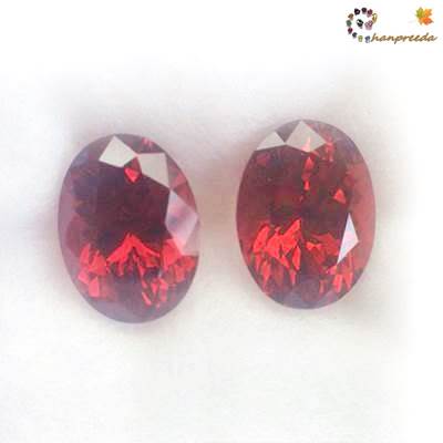Malaya (Pyrope-Spessartite) มาลายา การ์เนต รูปไข่คู่ น้ำหนัก 4.98 กะรัต สีส้มเข้มออกแดง มองตาเปล่าสะอาดไม่มีหนิ