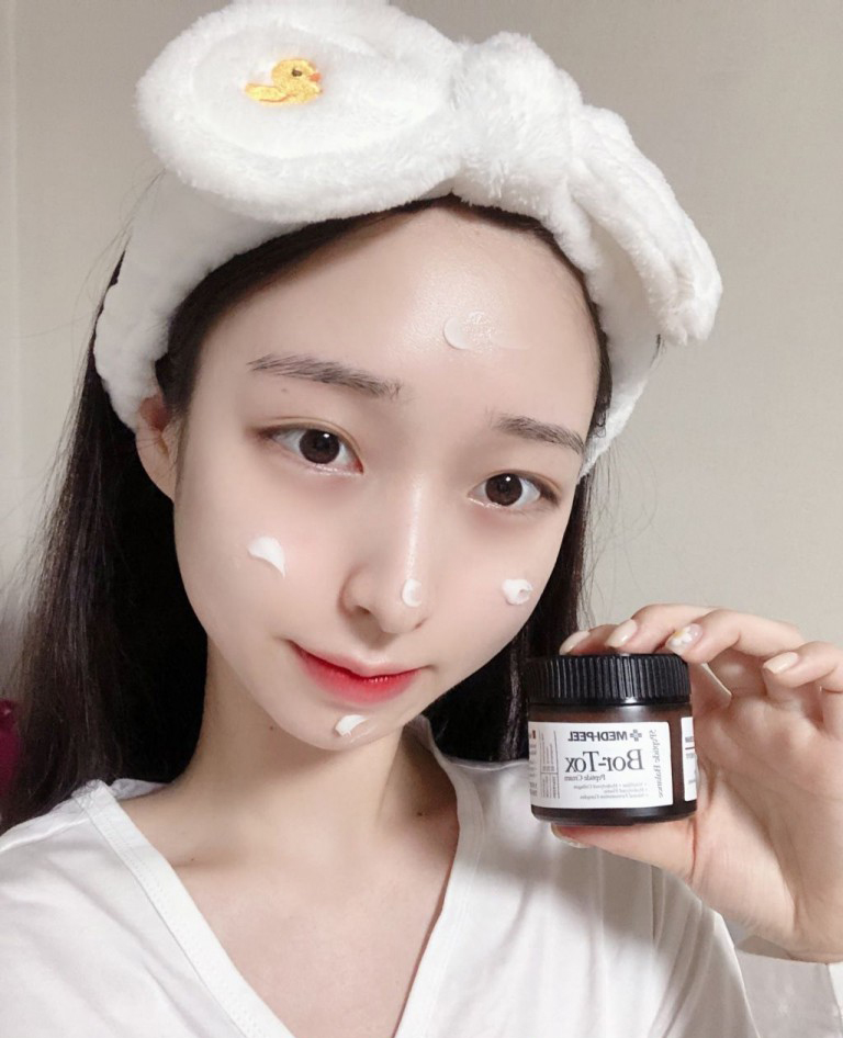 Medi-Peel Bor-Tox Peptide Cream 50g เมดิพีล ครีมบำรุงผิวเพื่อความกระชับยืดหยุ่นของผิวและต่อต้านริ้วรอยแห่งวัย อุดมด้วยเปปไทด์ 5 ชนิด พร้อมกับสารบำรุงเพื่อผิวแข็งแรง ชุ่มชื้น เรียบเนียน ดูอ่อนเยาว์