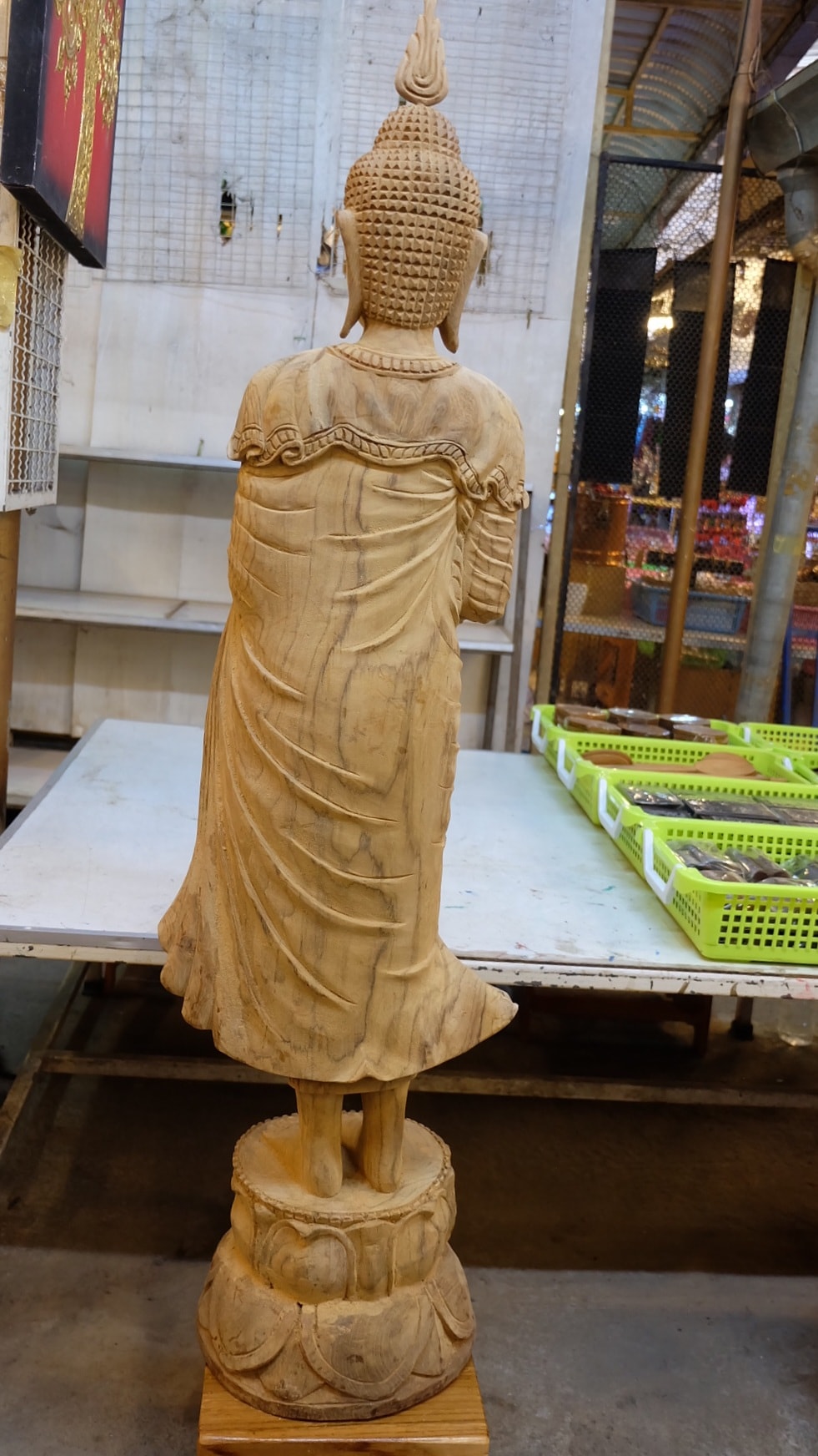 พระพุทธรูป ปางอุ้มบาตร แกะสลักจาก เนื้อไม้สักแท้ (องค์ใหญ่ ขนาด สูง1เมตร) - (งานพรีออเดอร์ สั่งทำ ใช้เวลา 2-3เดือน)