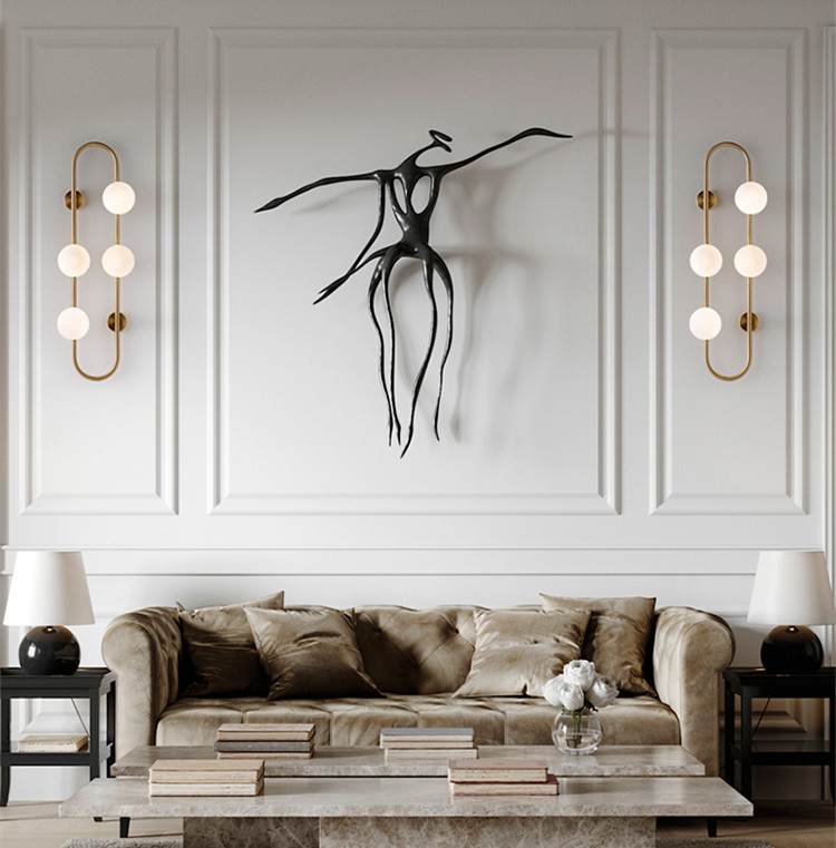 โคมไฟติดผนังภายในโครงเหล็กทรงวงรียาวแนวตั้งโป๊ะโคมแก้วทรงกลมสีขาวขุ่น [NG-9010]