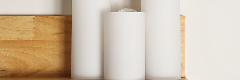 โคมไฟติดผนังภายในไม้โมเดิร์นประดับแท่งเทียนแก้ว 3 แท่ง สีขาวขุ่น [BM2094-3]