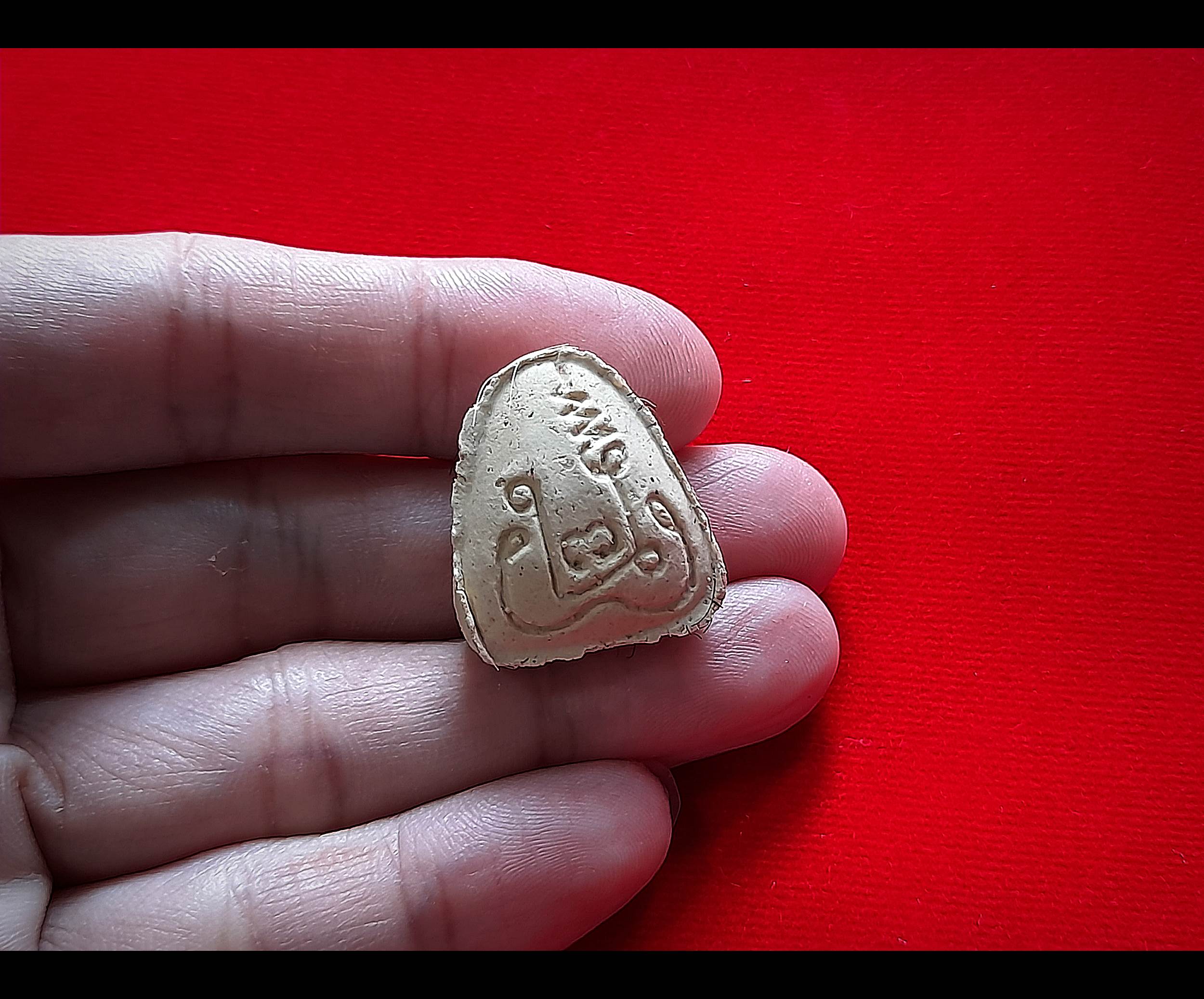 พระปิดตา มหาลาภ ยันต์ยุ่ง 4มือ หลังยันต์นะพรชัย (#ชุดรวม3องค์) ปี2542 เนื้อผง(รวมผงมวลสาร+เส้นผมเกศา+พลอยเสก เศษลูกแก้วสารพัดนึก) #รับประกันแท้และทัน - หลวงพ่อยุงยุทธ วัดเขาไม้แดง จ.ชลบุรี