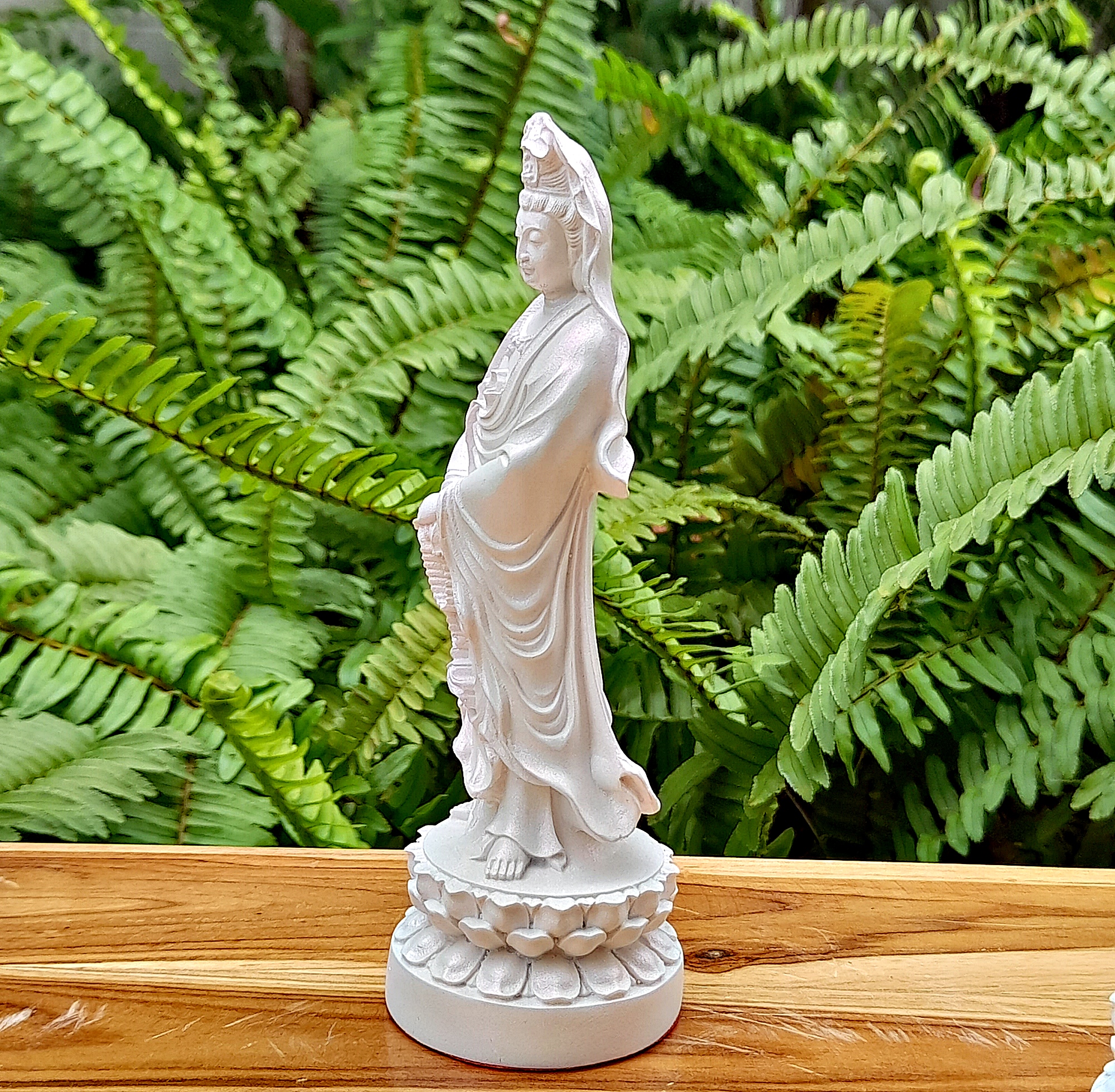 รูปหล่อ พระแม่กวนอิม ปางยืน เนื้อเรซิ่น สีขาวมุข(ประกายสะท้อนแสงเหลือบสีรุ้ง) (สูง9นิ้ว) ปี2564 #รับประกันแท้ - หลวงพ่อเล็ก วัดท่าขนุน ปลุกเสก