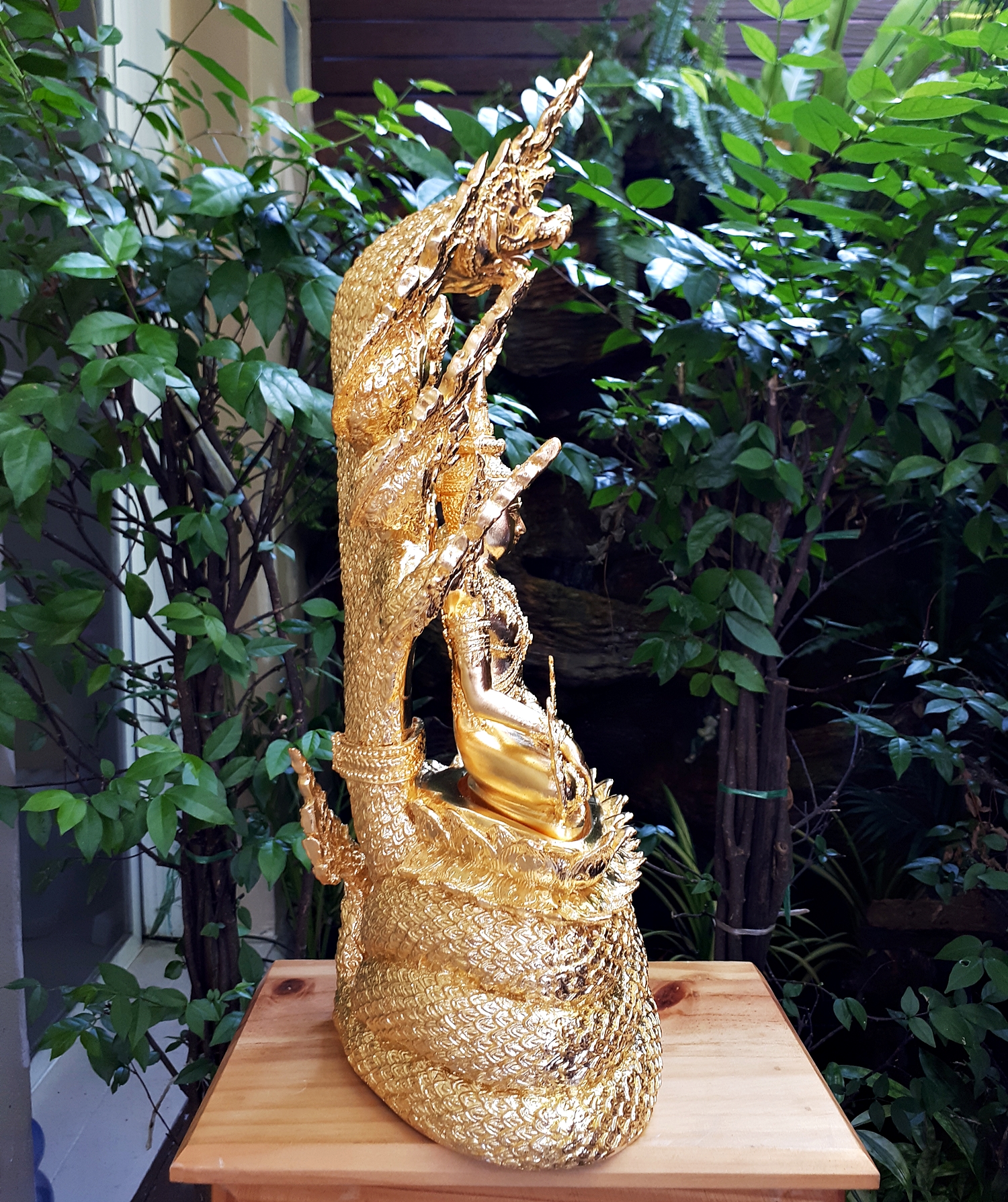 รูปหล่อ สมเด็จองค์ปฐม ทรงเครื่องจักพรรดิ์ ปางพระนาคปรก เนื้อทองเหลือง ปิดทองคำแท้ (หน้าตัก5นิ้ว ฐาน8นิ้ว สูง15นิ้ว) ปี2560 #รับประกันแท้