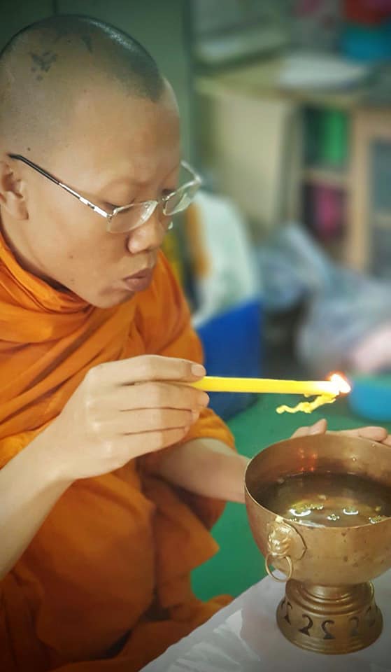 พระนางพญา(มนต์พระกาฬ) หลังพระสีวลี ปัดผงเงิน เนื้อผง ปี2562