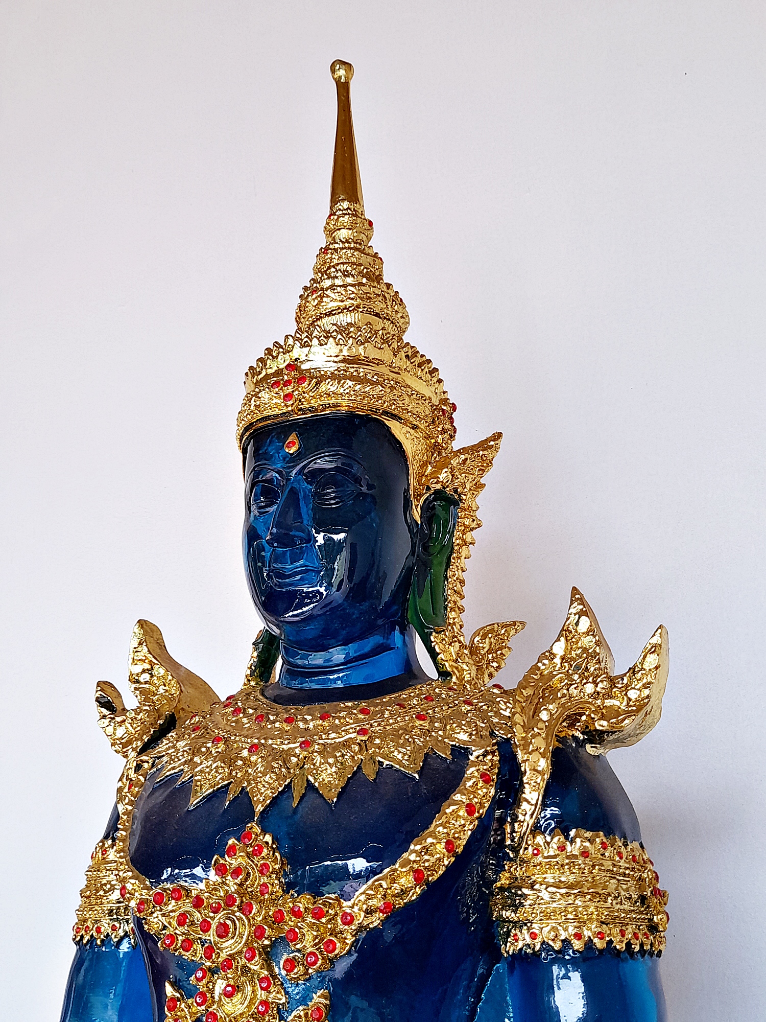 พระแก้วมรกต ปางพระจักรพรรดิ์ สีประจำวันเกิด7สี (ขนาดใหญ่) - (สีแดง สีเหลือง สีชมพู สีเขียว สีส้ม สีฟ้า สีม่วง)