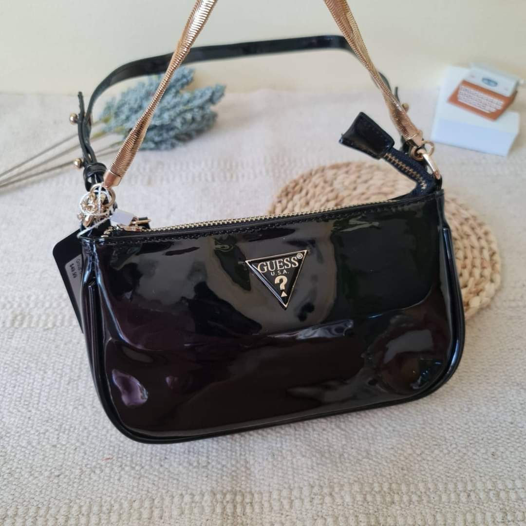 Guess Shoulder Bag (แอดไลน์ก่อนสั่งซื้อ)