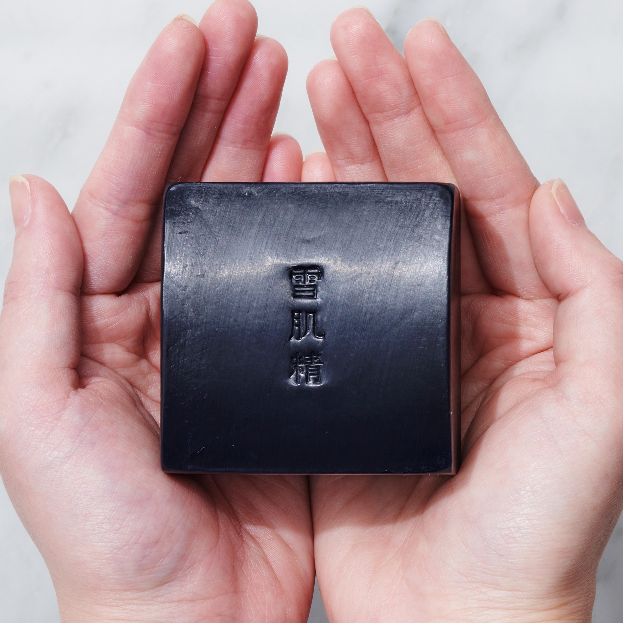 (สบู่ดำโคเซ่ สูตรใหม่) Kose Sekkisei Essence Soap Refill 120g สบู่ดำ โคเซ่ ฟองครีมสบู่ชะล้างความมันส่วนเกิน สิ่งสกปรก แม้กระทั่งสิ่งที่เป็นเหตุของการเกิดผิวหมองคล้ำ ให้ผิวแลดูกระจ่างใส