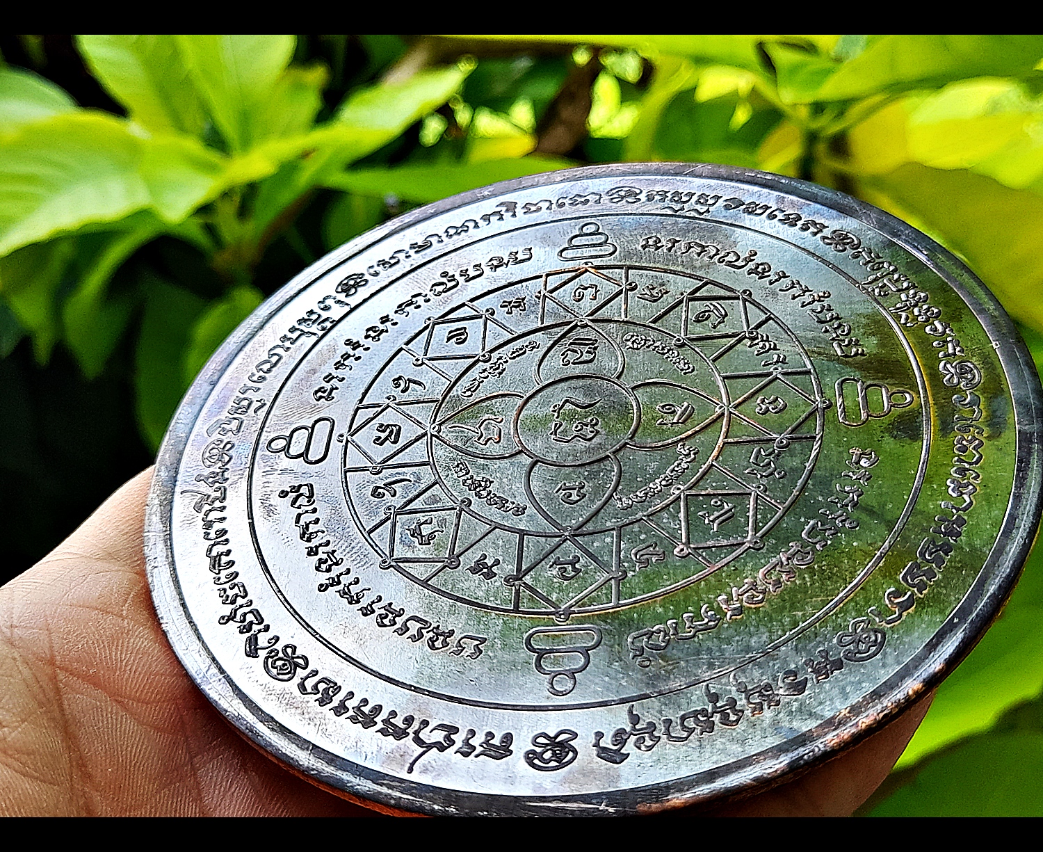 แผ่นยันต์รองกระถางธูป (ขนาดใหญ่4นิ้ว หนา2มิล) เนื้อนวะ(มีส่วนผสมของทองคำ) ปี2564 (ใช้ใส่ในกระถางธูปเพื่อเสริมการบูชาข้อพร) #รับประกันแท้