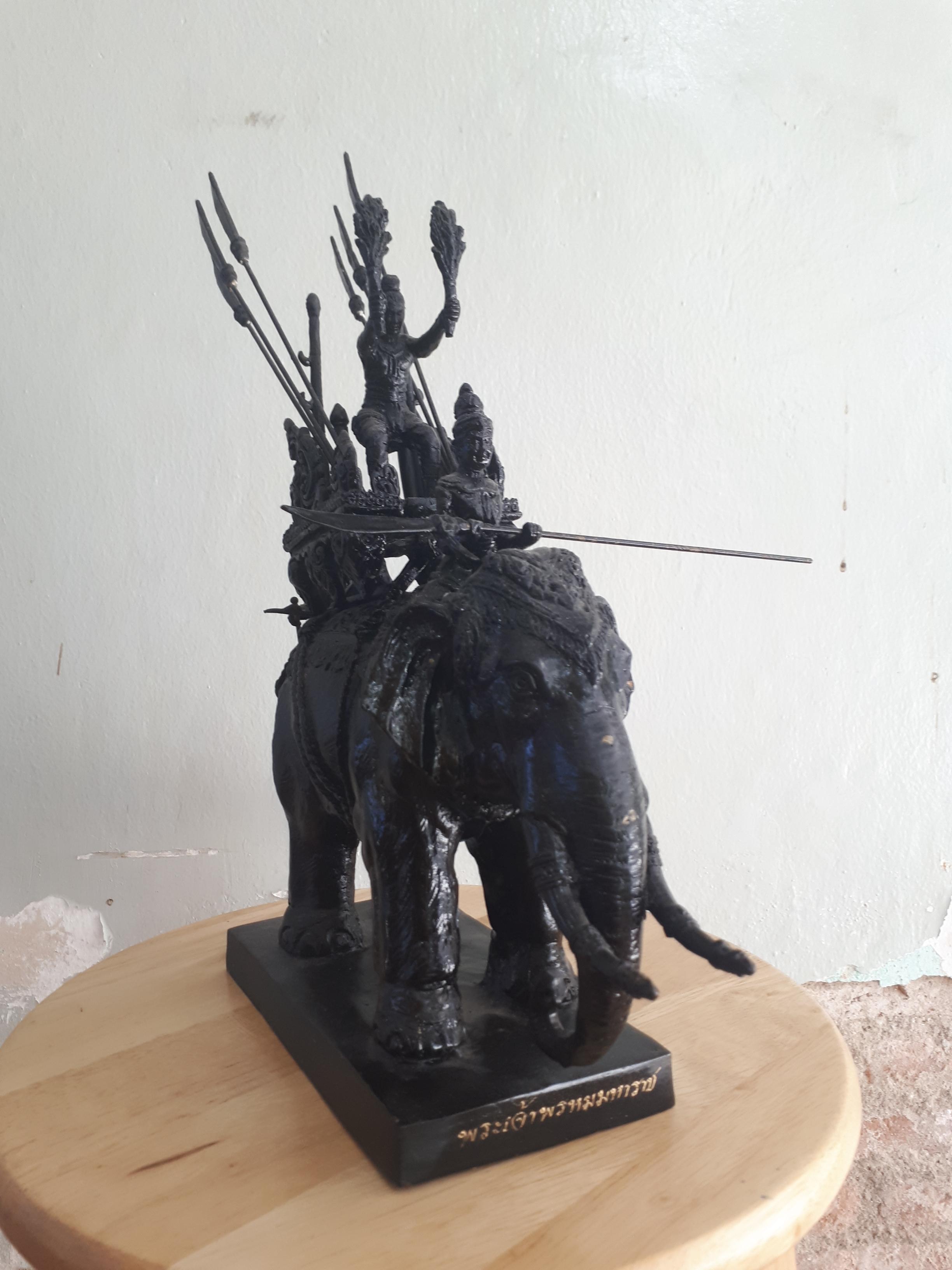 รูปหล่อ พระเจ้าพรหมมหาราช ทรงประทับขี่ช้างศึก ช้างพลายประกายแก้ว ออกศึก เนื้อโลหะรมดำ ปี2555 #รับประกันแท้ (องค์ใหญ่ ขนาด สูง14นิ้ว ฐาน7นิ้ว)