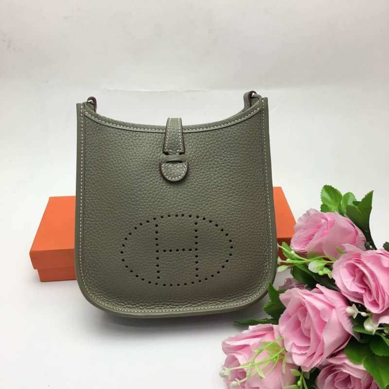 กระเป๋า hm evelyn mini 7 นิ้ว รุ่นใหม่สายสองสี มีหลายสี ถามเพิ่มเติมได้ค่ะ สต็อกเปลี่ยนตลอด