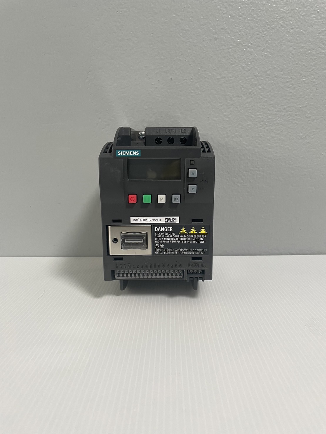 SIEMENS SINAMICS V20 Model:6SL3210-5BE17-5UV0 0.75kw 3Ac 400V