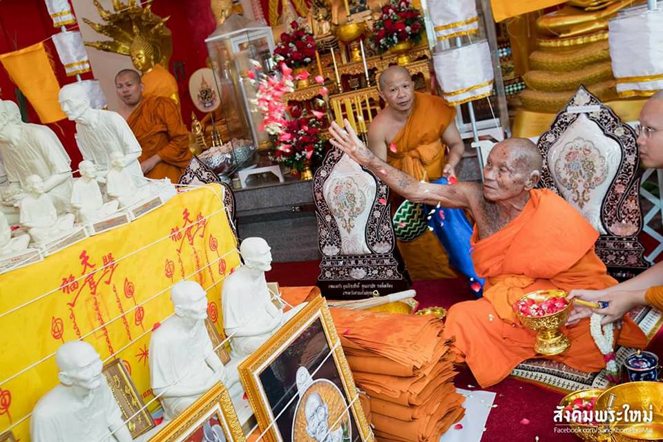 รูปหล่อ อาแปะ เซียนแปะ วัดศาลเจ้า ปี2561 (ขนาด 5/9/12 นิ้ว) เนื้อเรซิ่นสีงาช้าง