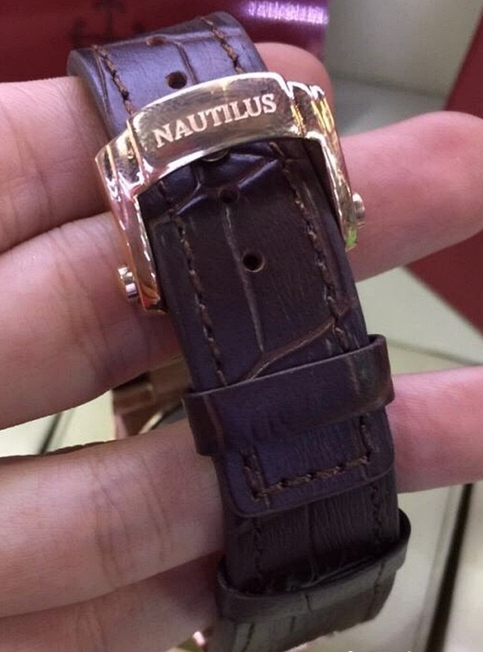 นาฬิกา Patek Philippe รุ่น Nautilus สี Pink Gold สายหนังสีดำ