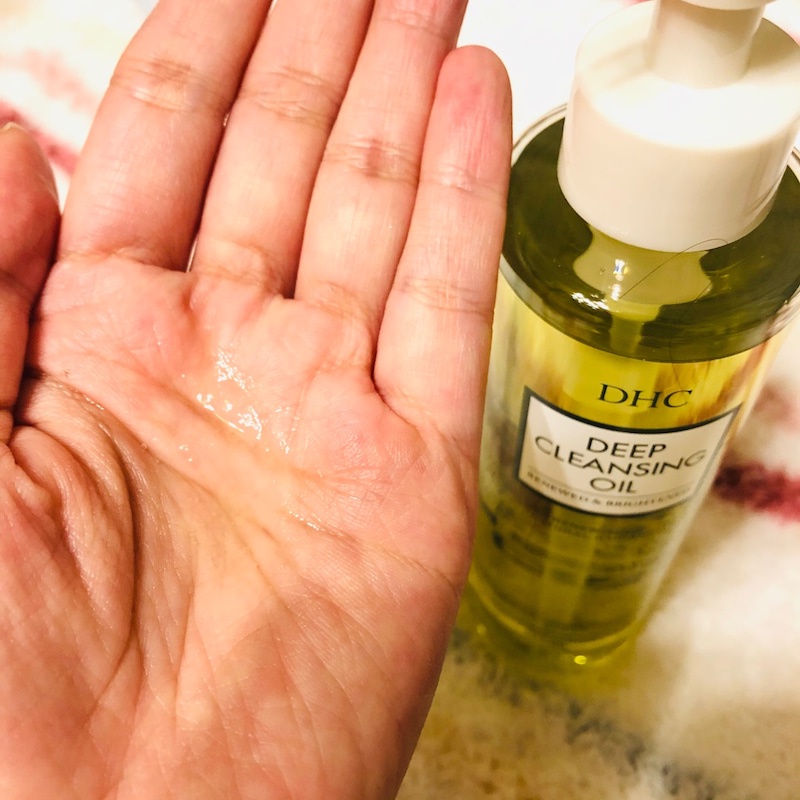 สูตรใหม่ DHC Deep Cleansing Oil Renewed & Brightened 200mL คลีนซิ่งออย ล้างเครื่องสำอางดีเอชซี เพิ่มเติมส่วนผสมเพื่อบำรุงผิวที่ดูหมองคล้ำให้กระจ่างใส บำรุงในขั้นตอนการคลีนซิ่งส่วนผสมหลักจากน้ำมันมะกอกบริสุทธิ์ และชะล้างออกได้อย่างง่ายดายด้วยน้ำ ไม่ว่าจะเป