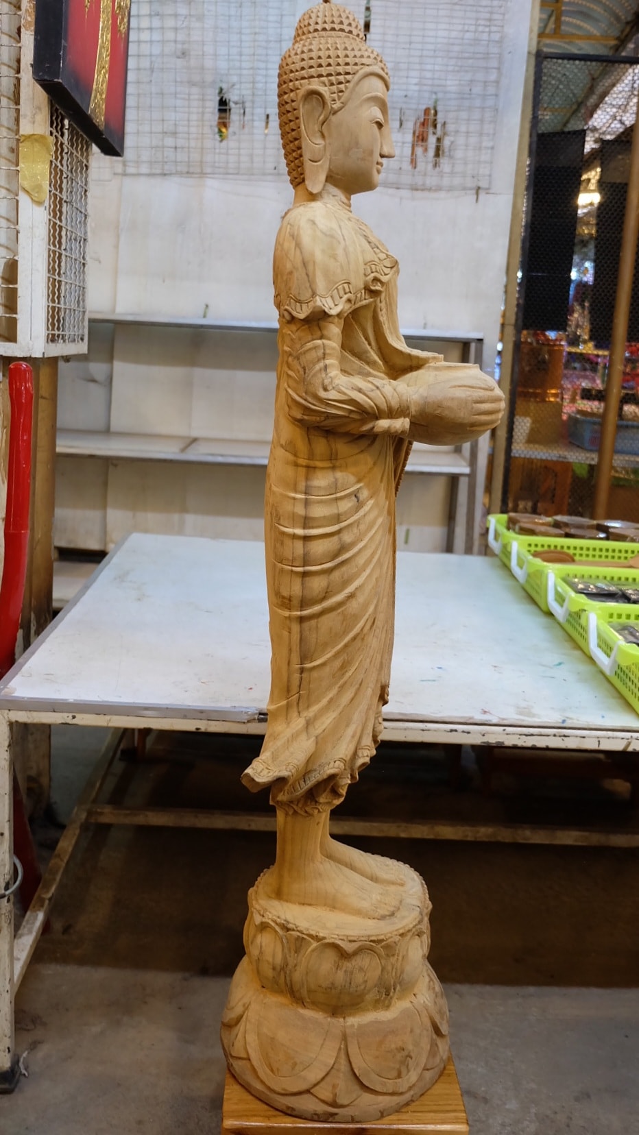 พระพุทธรูป ปางอุ้มบาตร แกะสลักจาก เนื้อไม้สักแท้ (องค์ใหญ่ ขนาด สูง1เมตร) - (งานพรีออเดอร์ สั่งทำ ใช้เวลา 2-3เดือน)