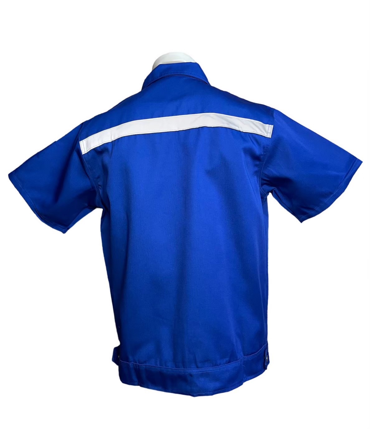 เสื้อช็อปแขนสั้นสีพื้นสีน้ำเงินสะท้อนแสง