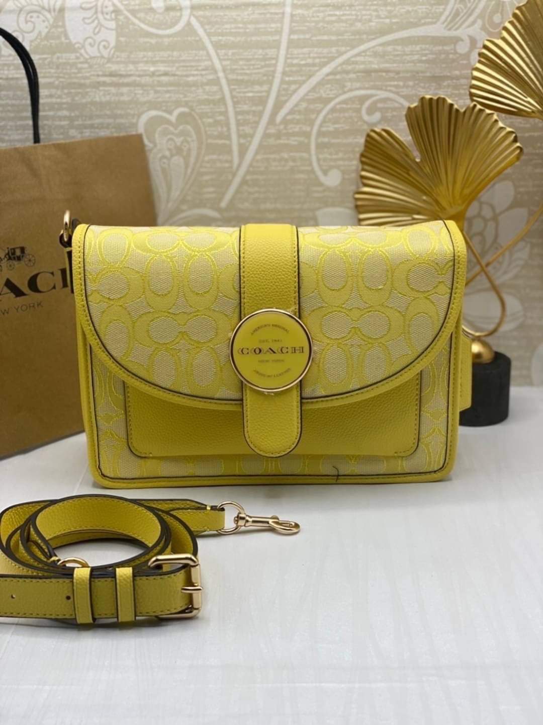 Coach LONNIE CROSSBODY IN SIGNATURE JACQUARD (แอดไลน์ก่อนสั่งซื้อ)